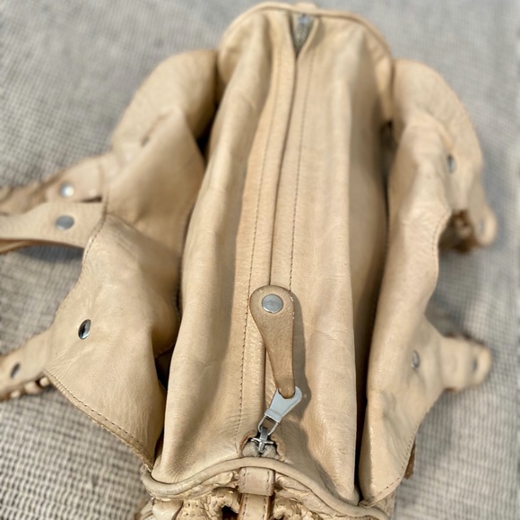 Chloe Tan and Cream Textured Leather Shoulder Bag - Picture 10 of 10